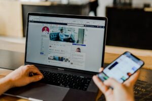 perbedaan antara strategi marketing online dan offline