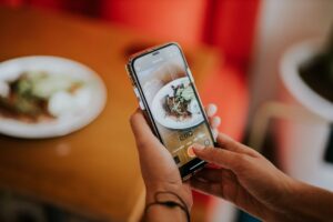 cara memanfaatkan media sosial untuk bisnis makanan