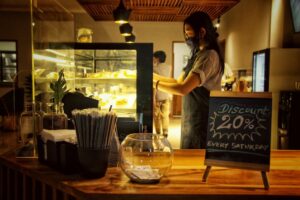 cara mengelola keuangan bisnis cafe