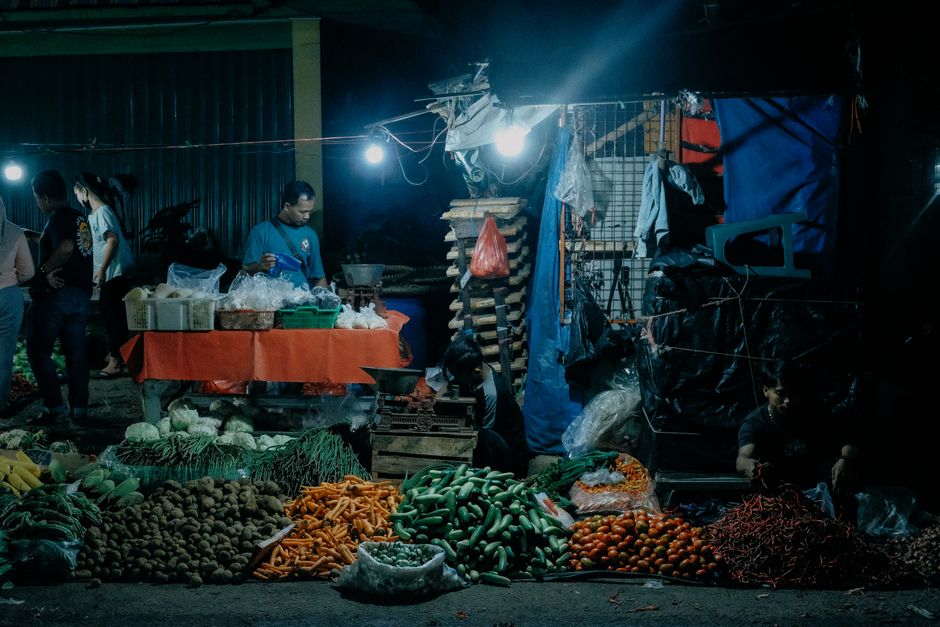 perbandingan harga bahan baku makanan
